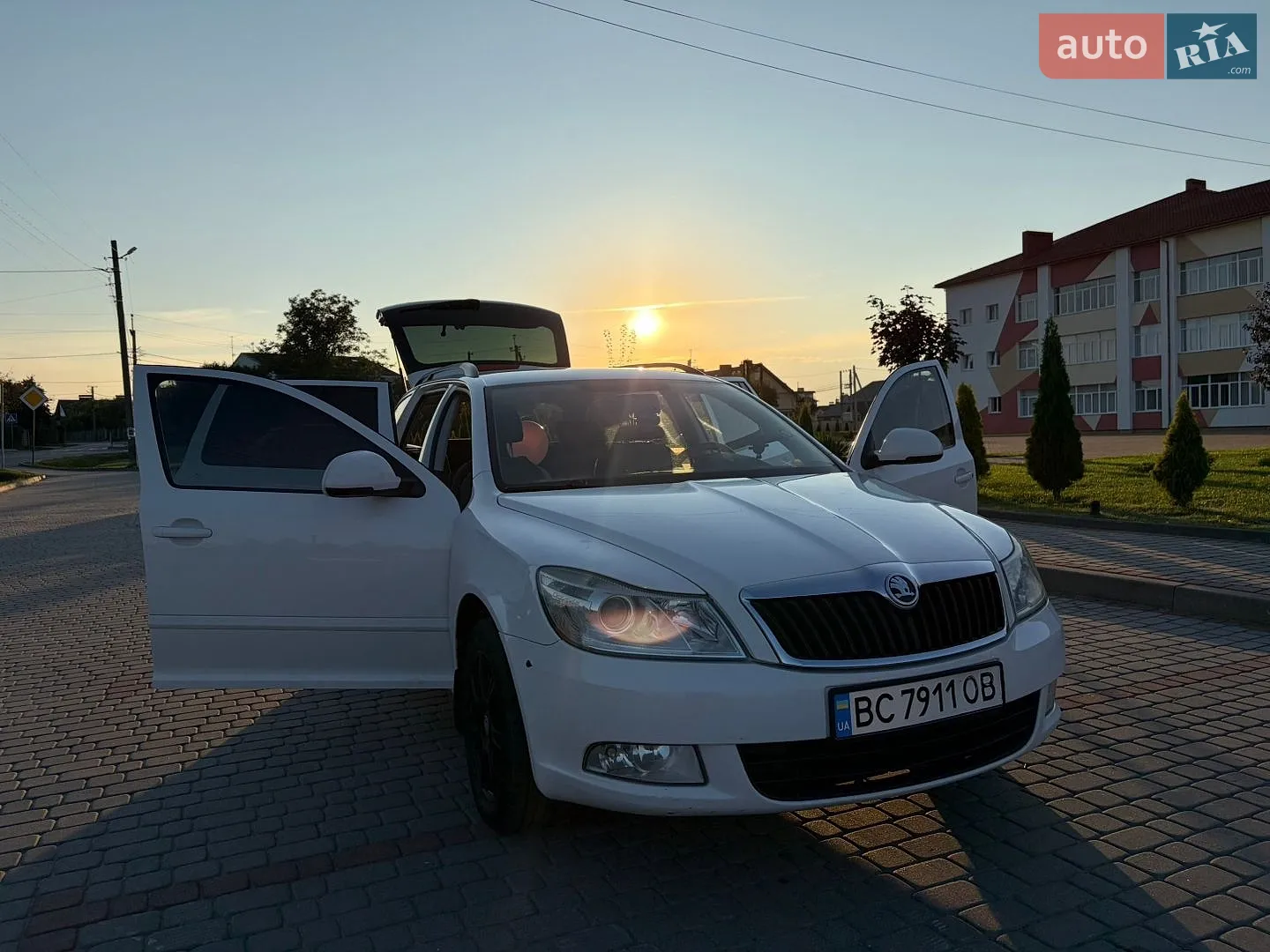 2010 Skoda Octavia - мініатюра 2