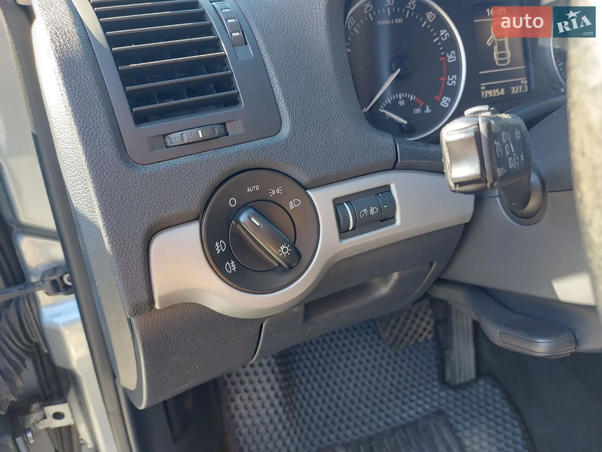 2012 Skoda Octavia - мініатюра 36
