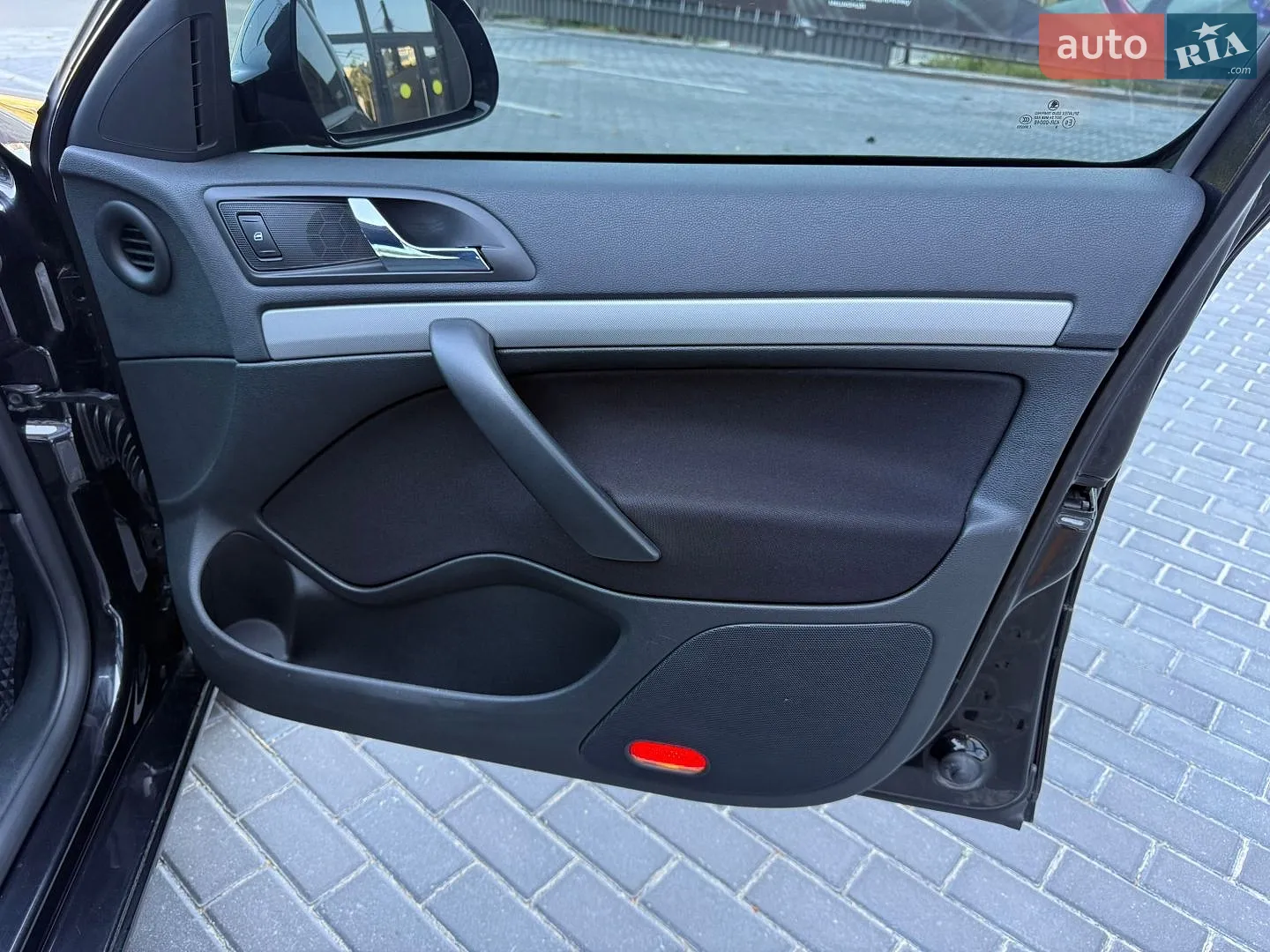 2010 Skoda Octavia - мініатюра 52