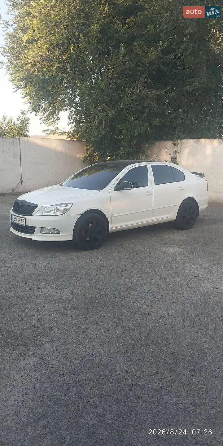 2010 Skoda Octavia - мініатюра 2