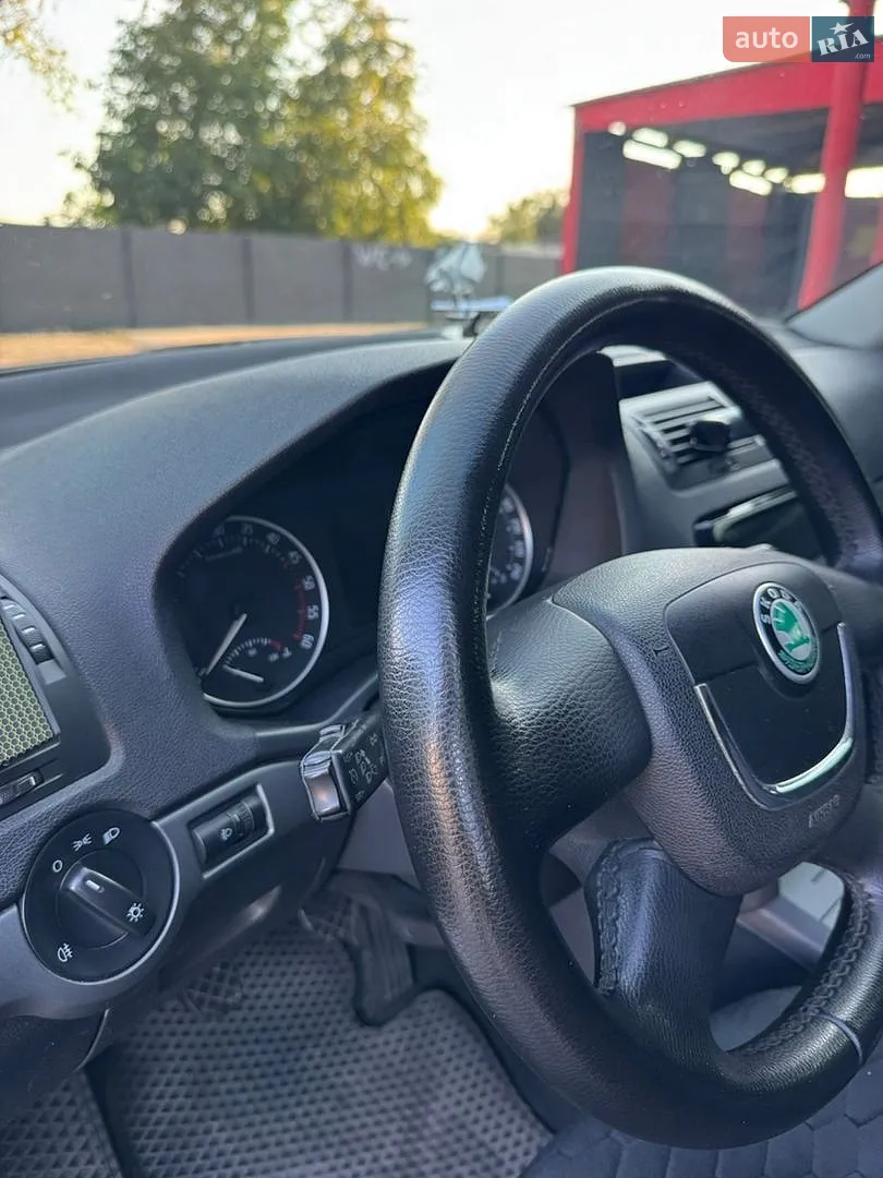 2010 Skoda Octavia - мініатюра 21