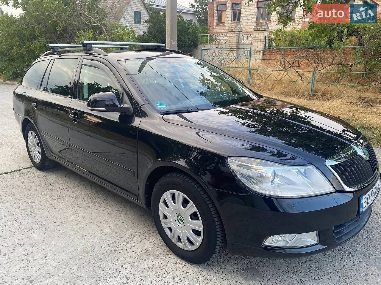 2010 Skoda Octavia - мініатюра 2