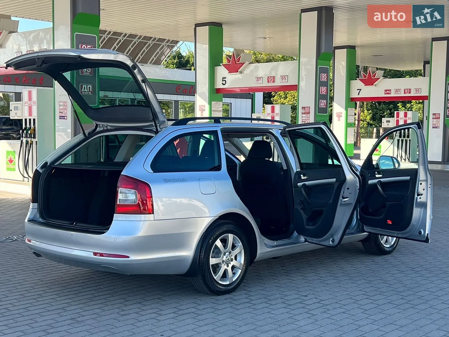 2010 Skoda Octavia - мініатюра 68