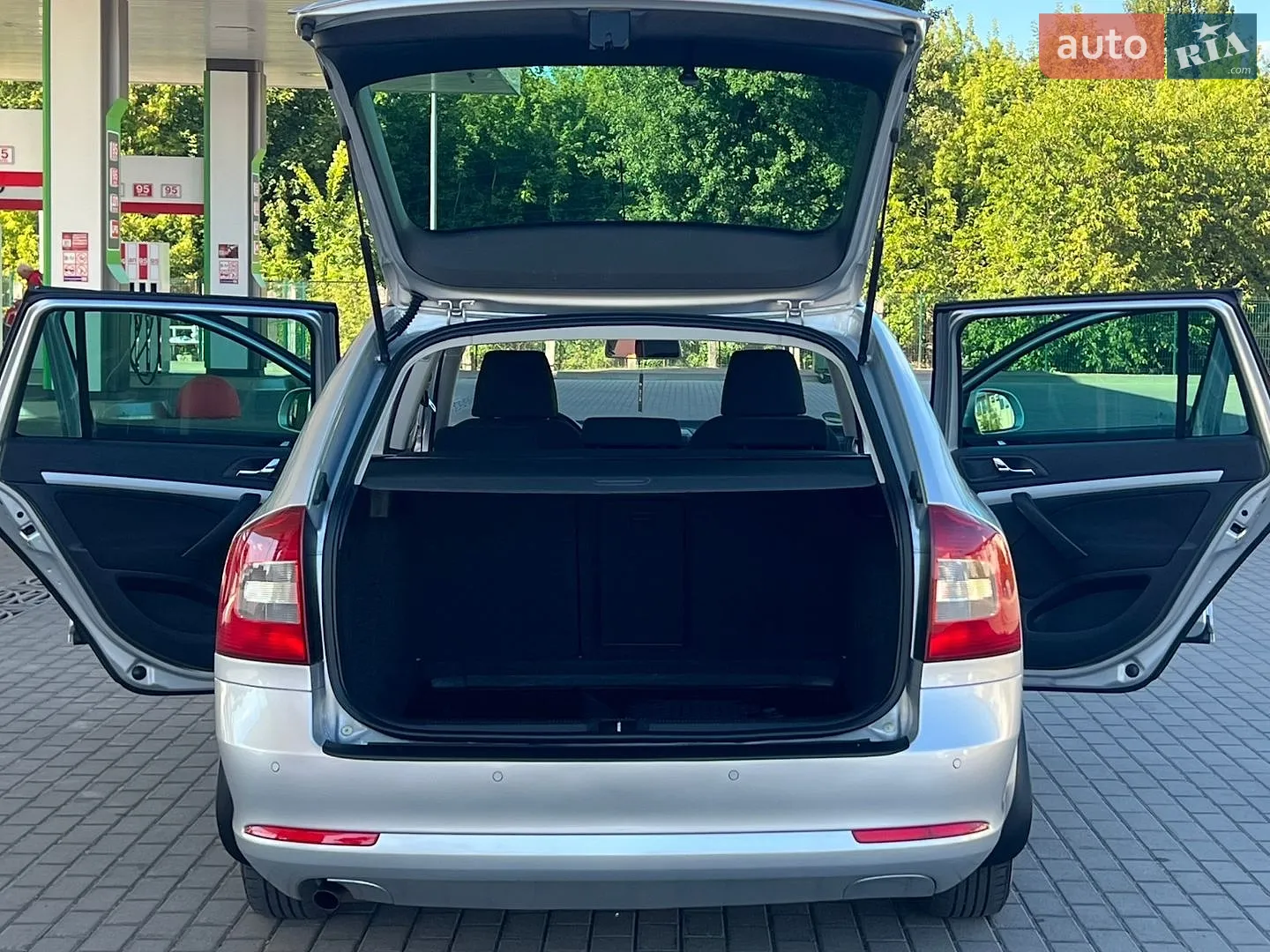 2010 Skoda Octavia - мініатюра 69