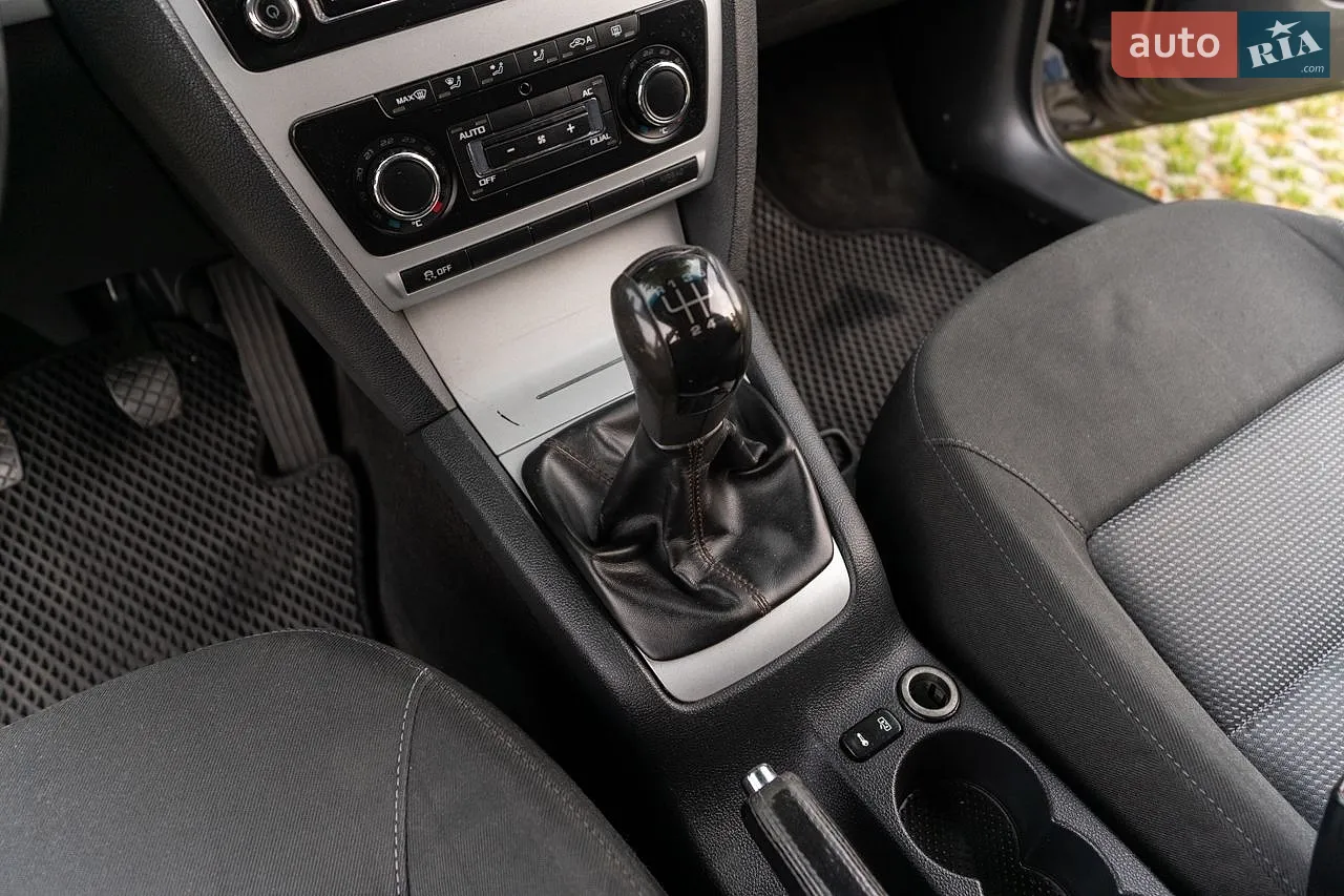 2010 Skoda Octavia - мініатюра 15