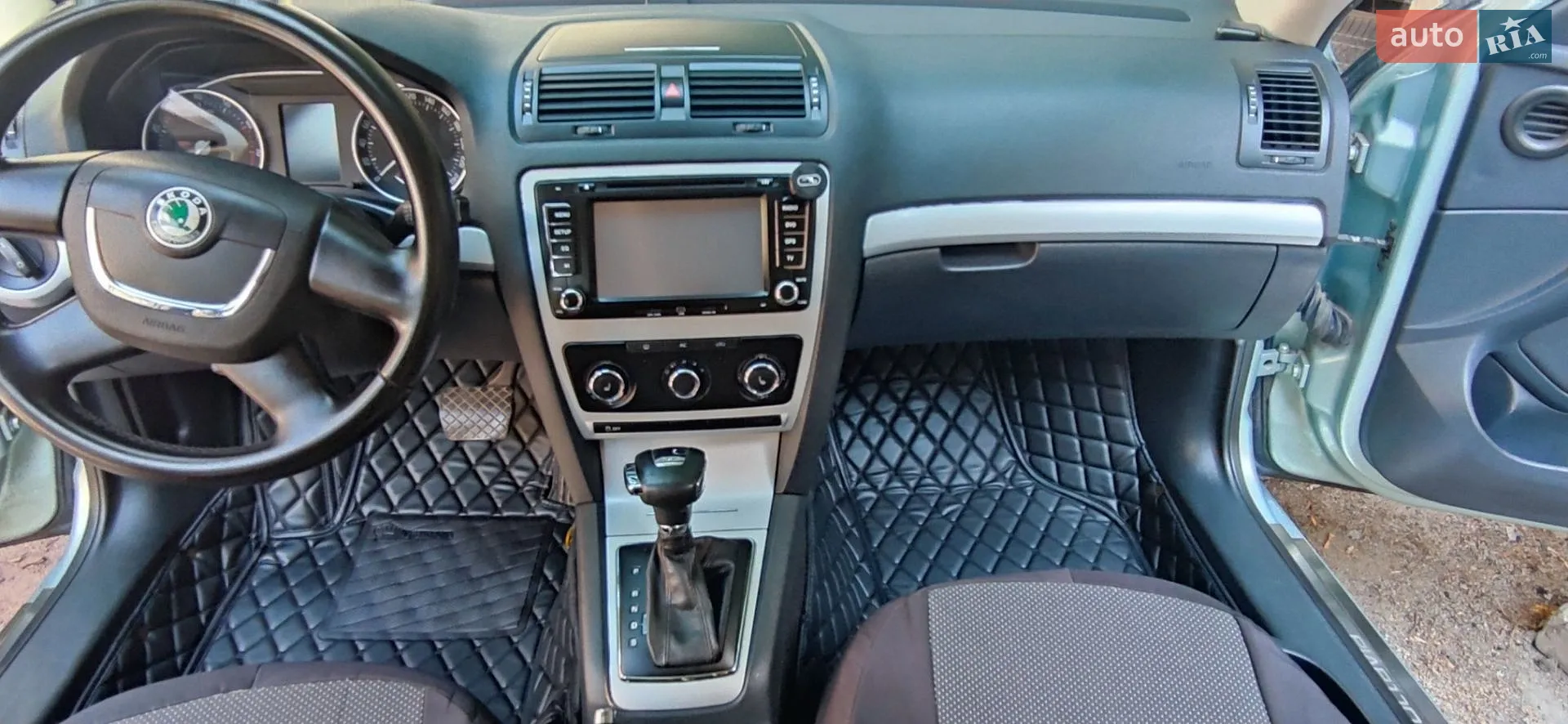 2010 Skoda Octavia - мініатюра 16