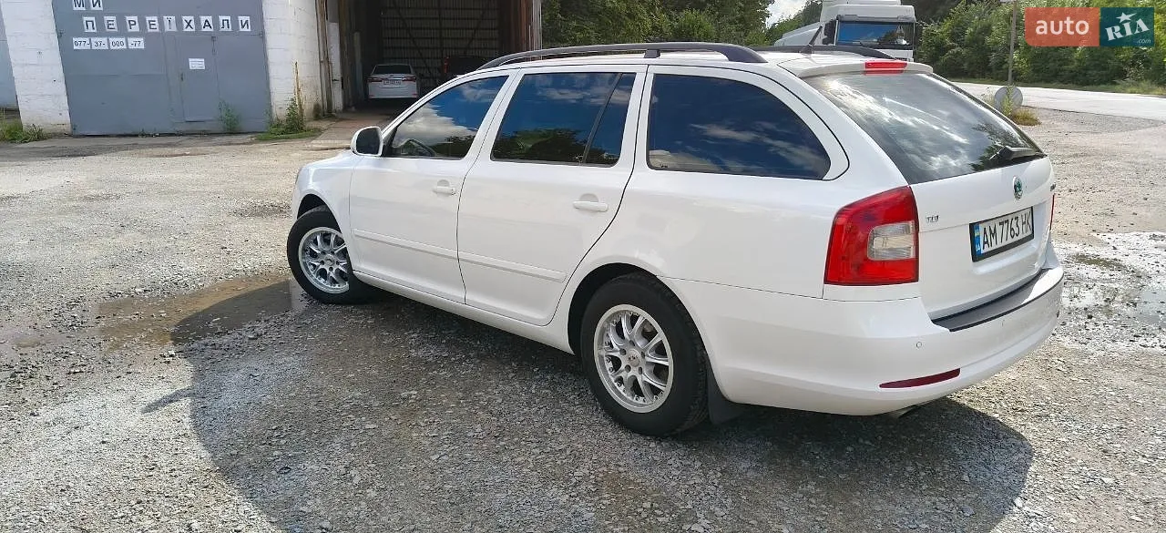 2010 Skoda Octavia - мініатюра 5