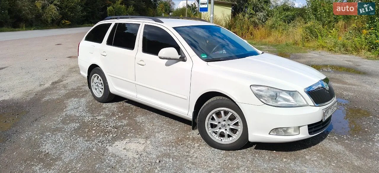 2010 Skoda Octavia - мініатюра 2