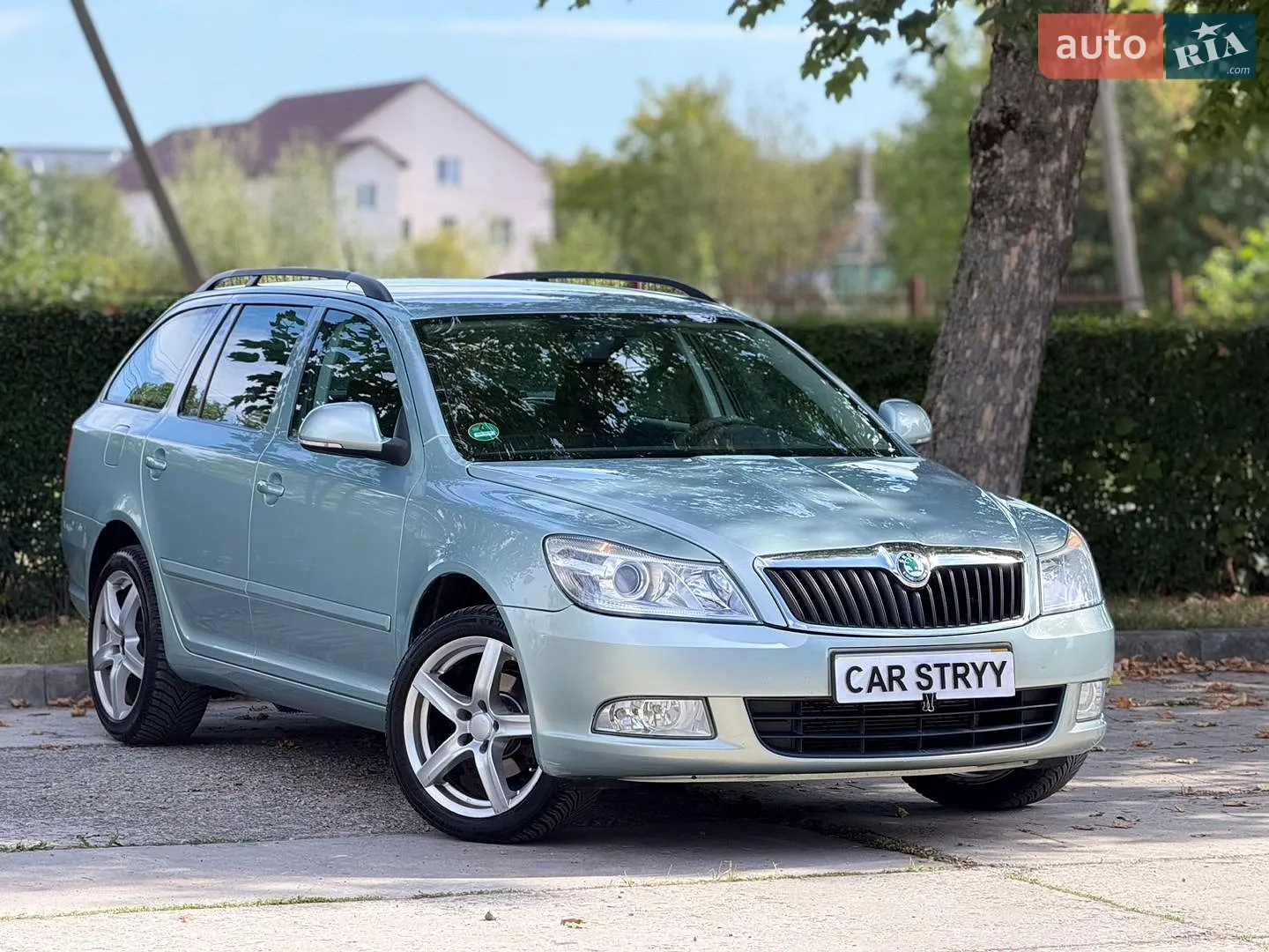 2010 Skoda Octavia - мініатюра 2