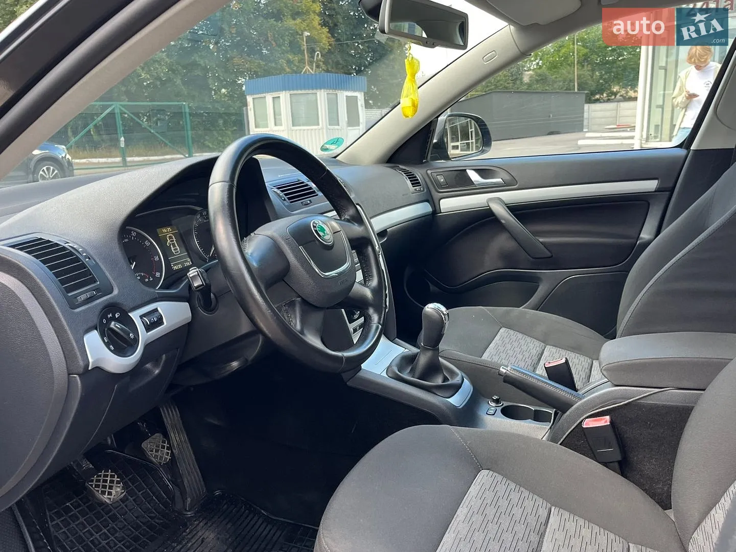 2010 Skoda Octavia - мініатюра 13
