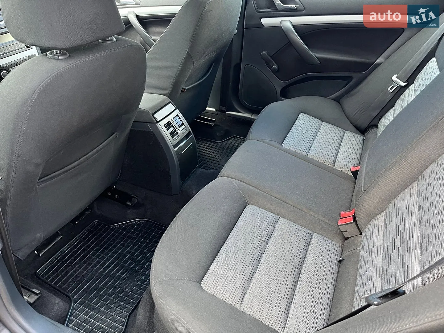2010 Skoda Octavia - мініатюра 20