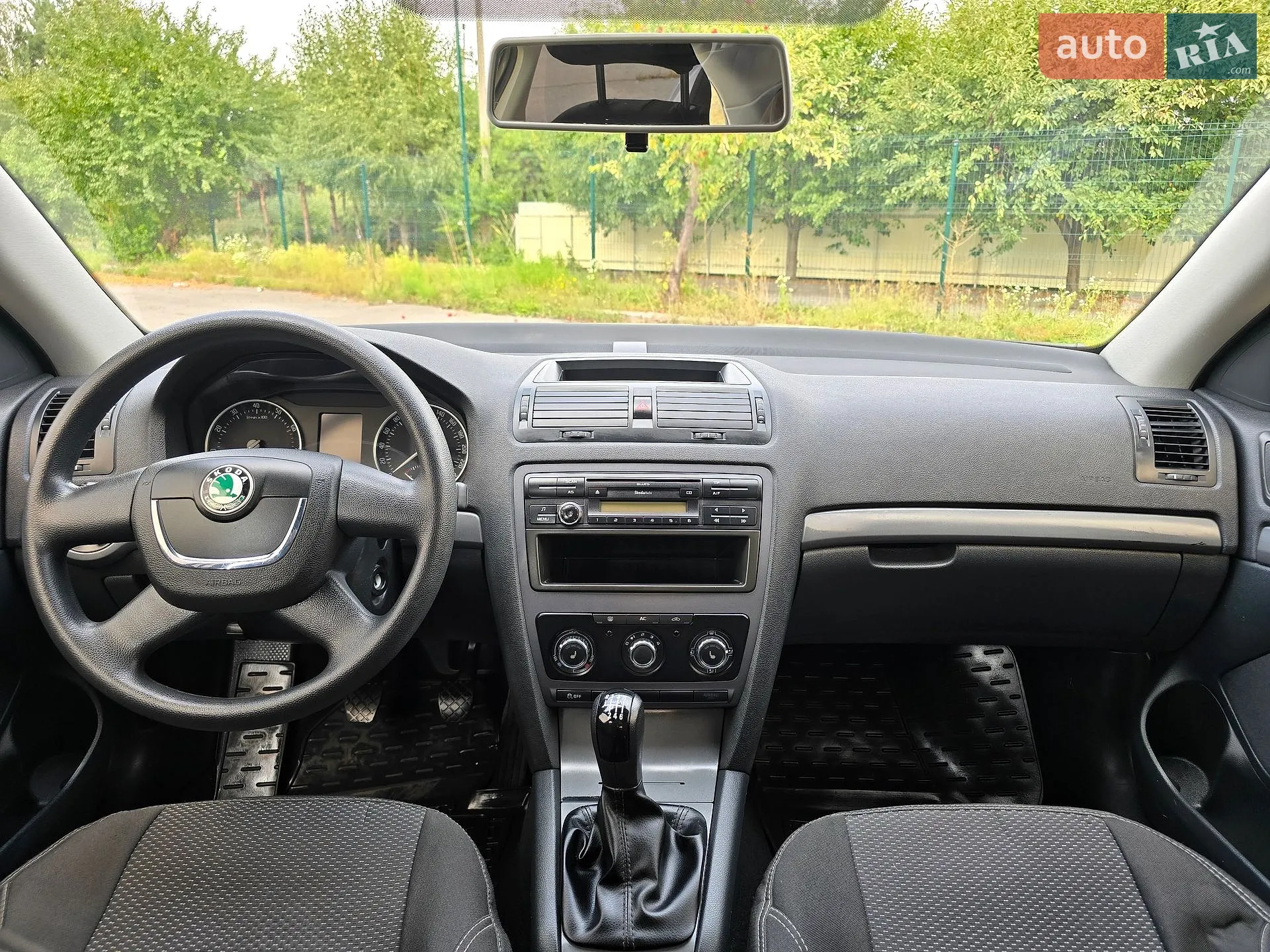2010 Skoda Octavia - мініатюра 2