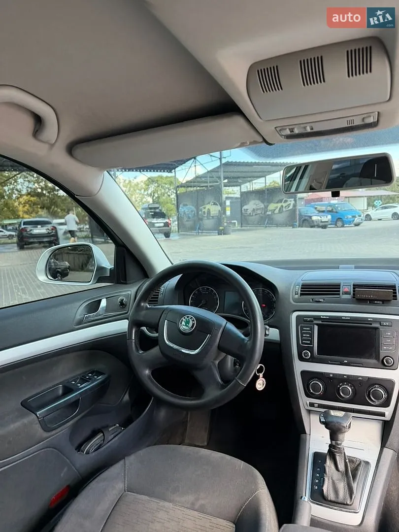 2010 Skoda Octavia - мініатюра 11