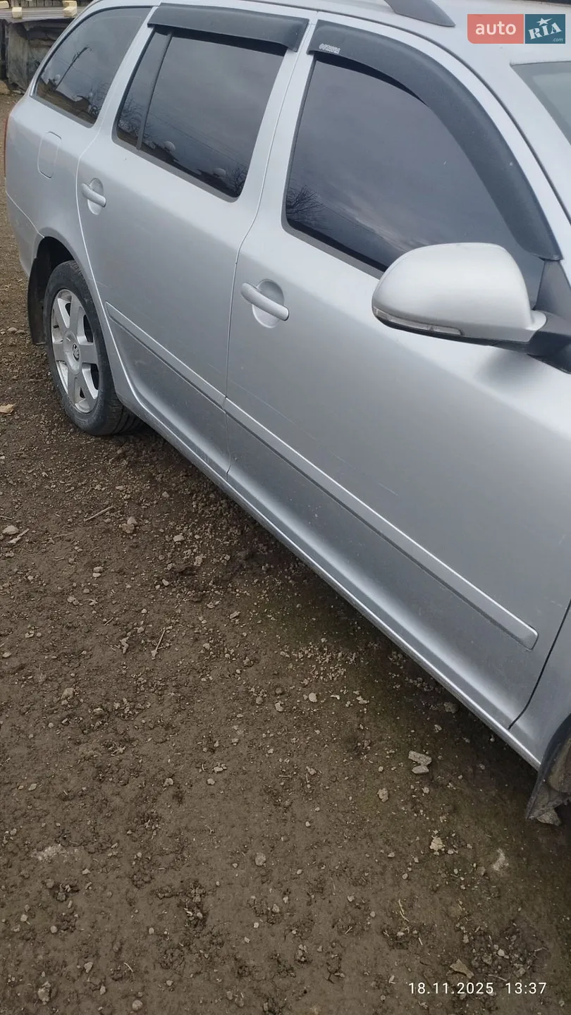 2010 Skoda Octavia - мініатюра 2