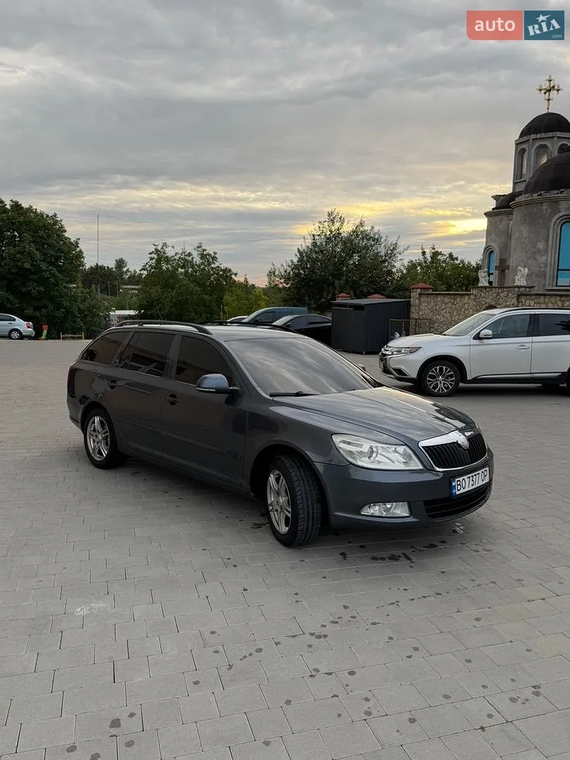 2010 Skoda Octavia - мініатюра 2