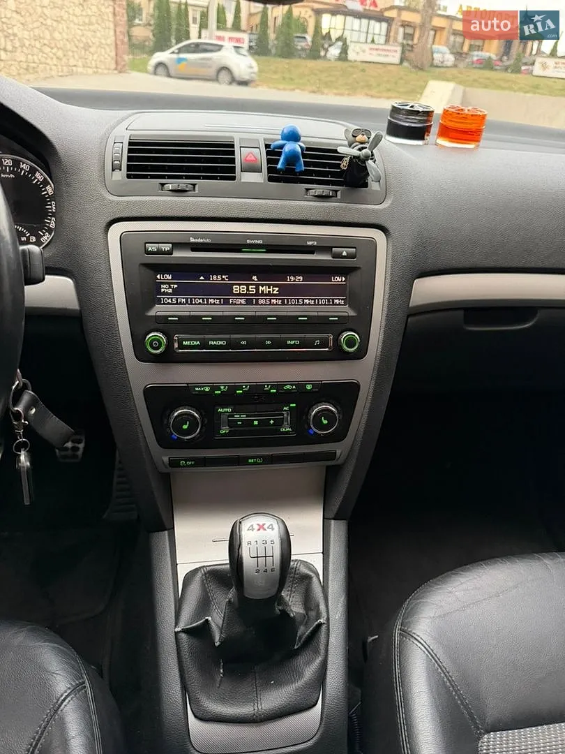 2010 Skoda Octavia - мініатюра 17