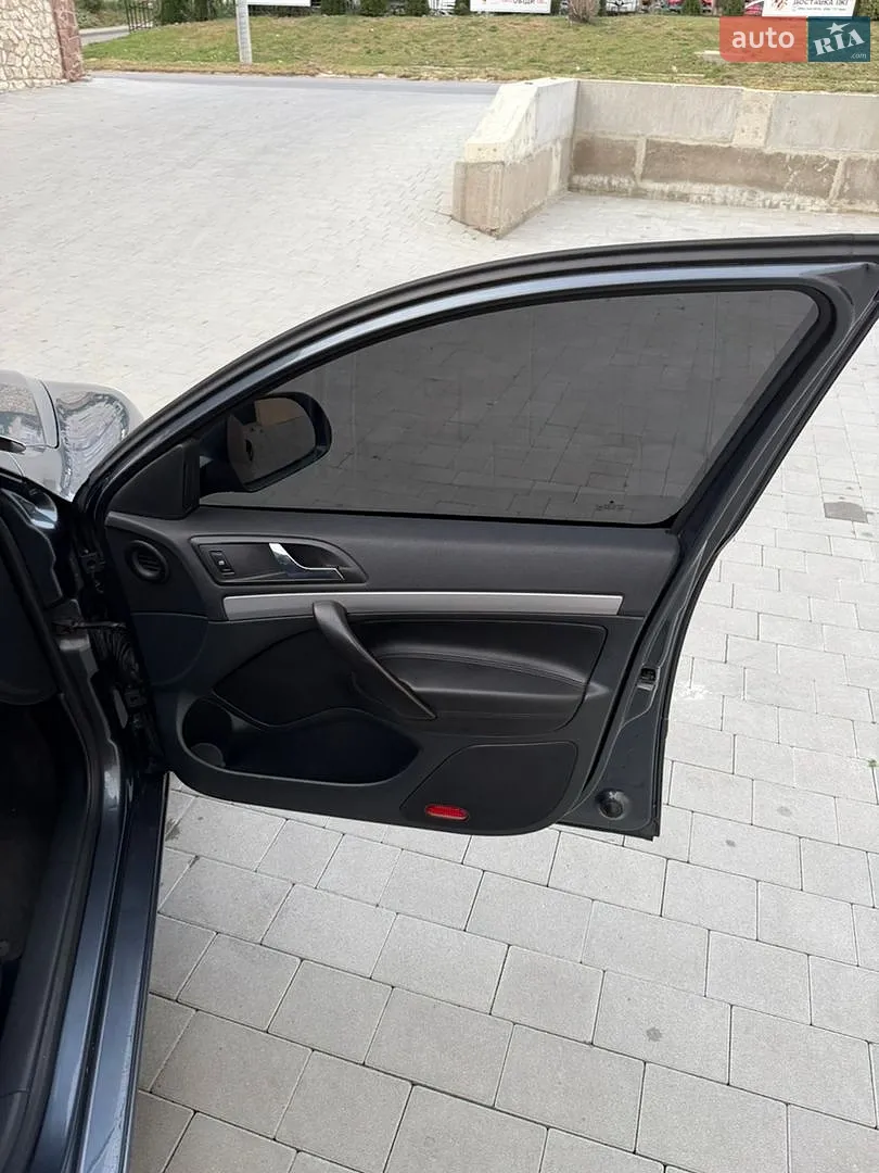 2010 Skoda Octavia - мініатюра 23