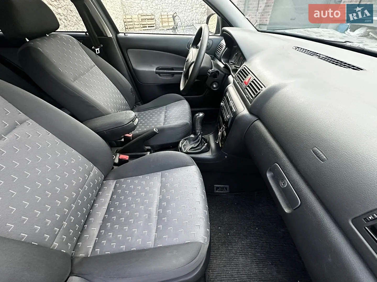 2010 Skoda Octavia - мініатюра 14