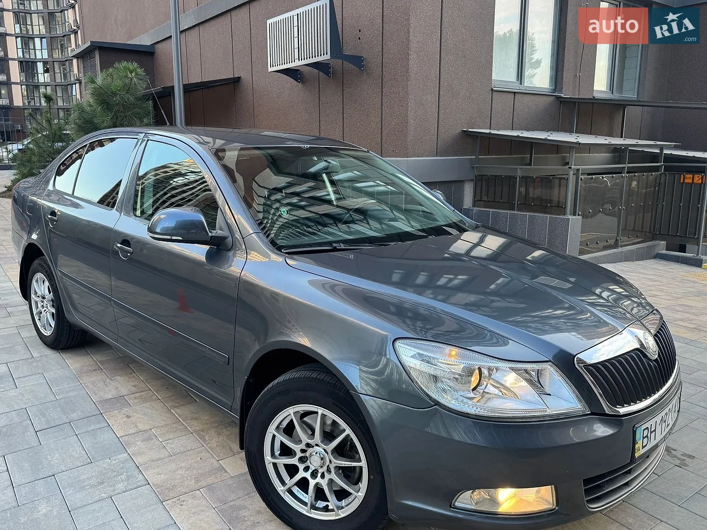2010 Skoda Octavia - мініатюра 2