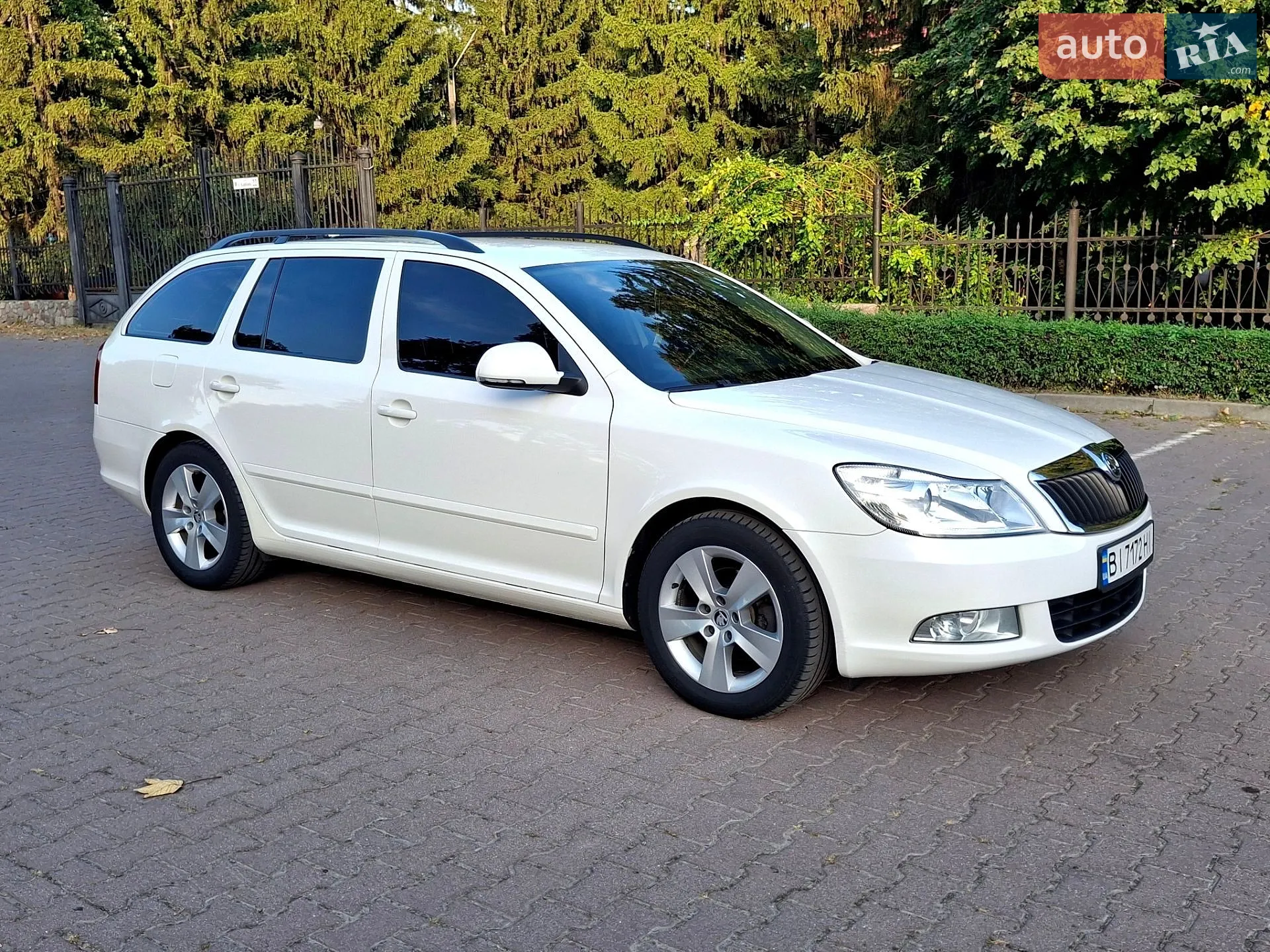 2010 Skoda Octavia - мініатюра 2