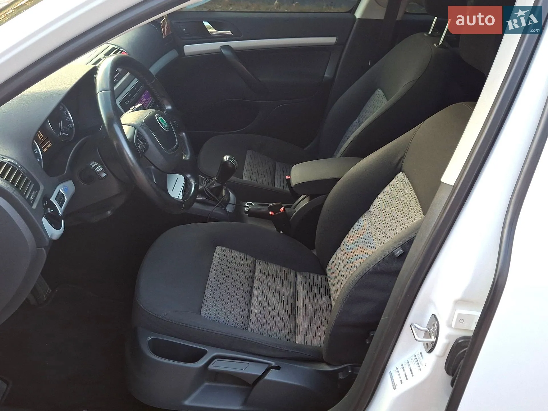 2010 Skoda Octavia - мініатюра 17