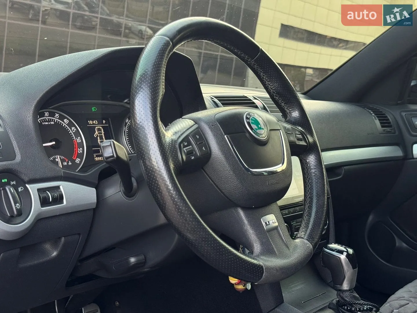 2010 Skoda Octavia - мініатюра 12