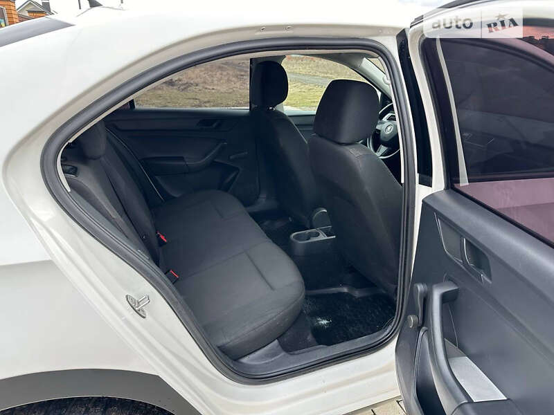 Лифтбек Skoda Rapid 2015 в Сумах фото 6 Лифтбек Skoda Rapid 2015 в Сумах