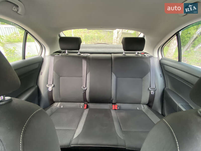 Лифтбек Skoda Rapid 2013 в Киеве фото 15 Лифтбек Skoda Rapid 2013 в Киеве