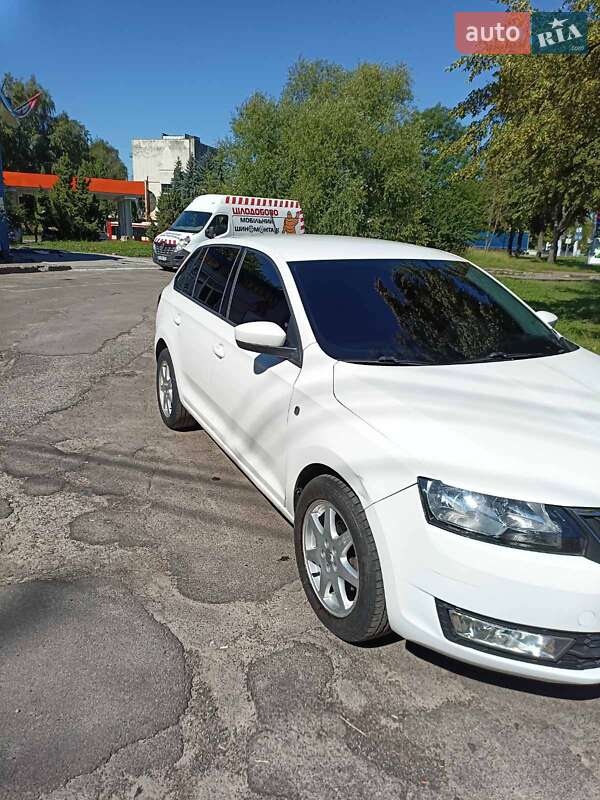 Хэтчбек Skoda Rapid 2014 в Львове