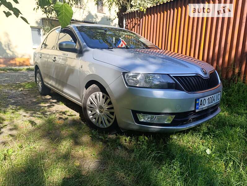 Хетчбек Skoda Rapid 2013 в Ужгороді