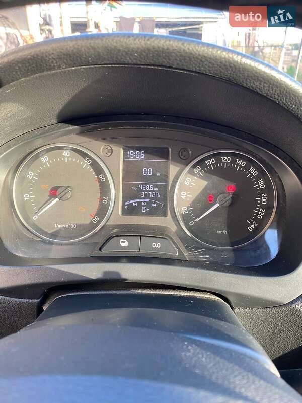 Лифтбек Skoda Rapid 2013 в Среднем