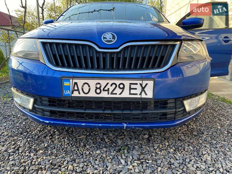 Лифтбек Skoda Rapid 2013 в Среднем