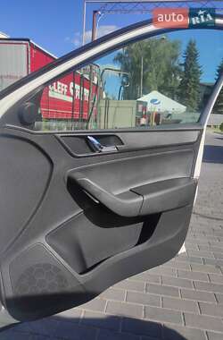 Ліфтбек Skoda Rapid 2015 в 