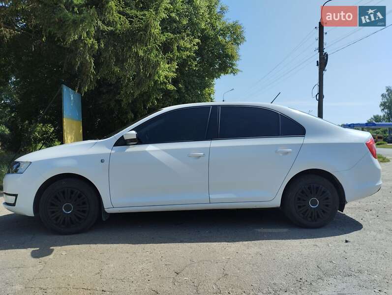 Лифтбек Skoda Rapid 2015 в Ромнах