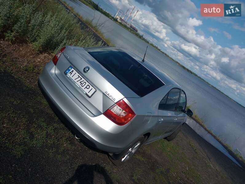 Лифтбек Skoda Rapid 2013 в Змиеве