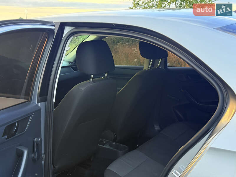 Лифтбек Skoda Rapid 2013 в Мене