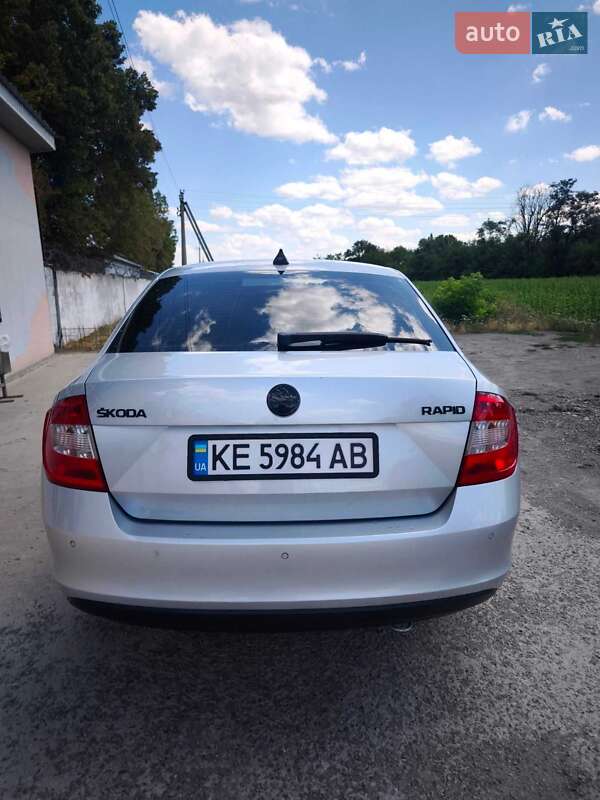 Лифтбек Skoda Rapid 2013 в Каменском
