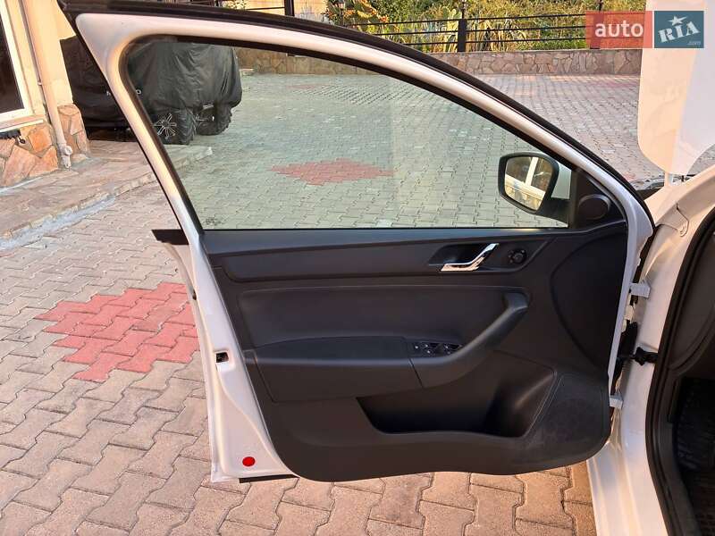Лифтбек Skoda Rapid 2013 в Хусте