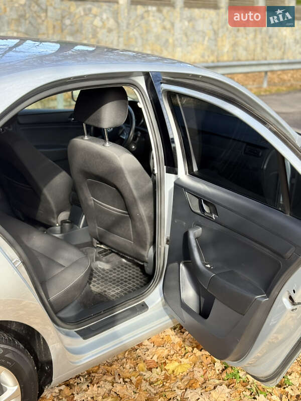 Лифтбек Skoda Rapid 2013 в Ивано-Франковске