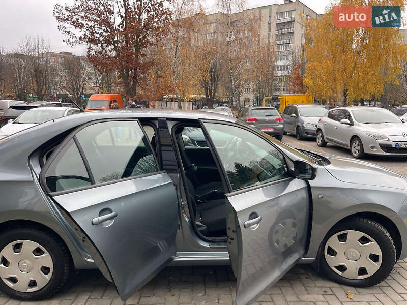 Ліфтбек Skoda Rapid 2013 в Львові фото 7 Ліфтбек Skoda Rapid 2013 в Львові