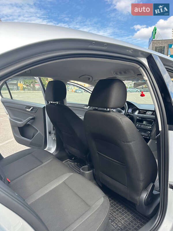 Ліфтбек Skoda Rapid 2015 в Києві фото 17 Ліфтбек Skoda Rapid 2015 в Києві