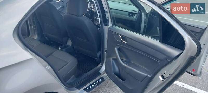 Лифтбек Skoda Rapid 2013 в Киеве