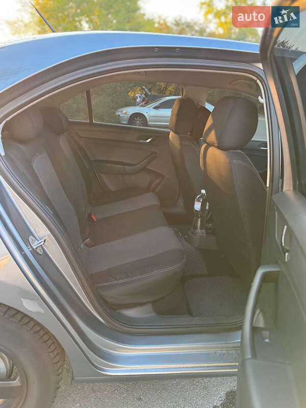 Ліфтбек Skoda Rapid 2013 в Дніпрі фото 9 Ліфтбек Skoda Rapid 2013 в Дніпрі