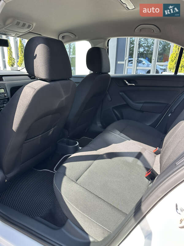 Лифтбек Skoda Rapid 2013 в Ровно