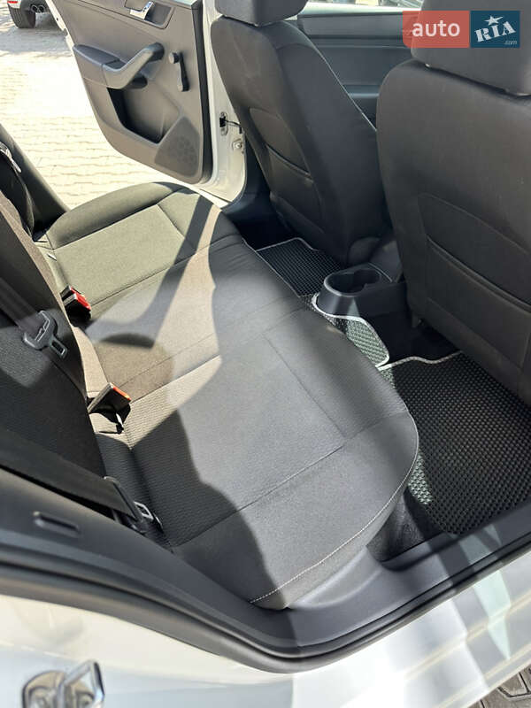 Лифтбек Skoda Rapid 2013 в Ровно