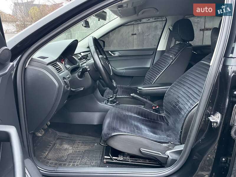 Ліфтбек Skoda Rapid 2013 в Києві фото 12 Ліфтбек Skoda Rapid 2013 в Києві
