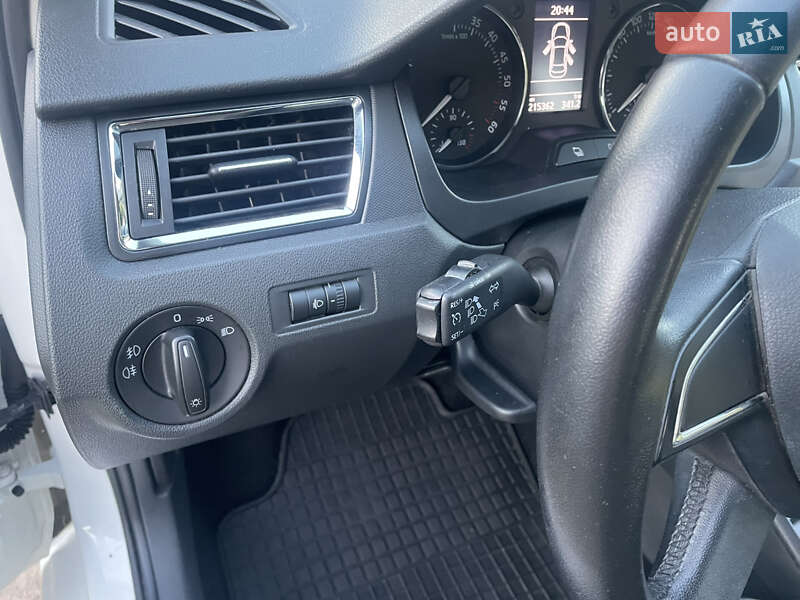 Лифтбек Skoda Rapid 2013 в Киеве фото 24 Лифтбек Skoda Rapid 2013 в Киеве