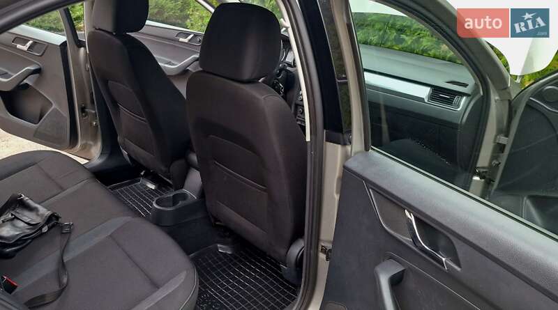 Лифтбек Skoda Rapid 2013 в Песочине фото 30 Лифтбек Skoda Rapid 2013 в Песочине