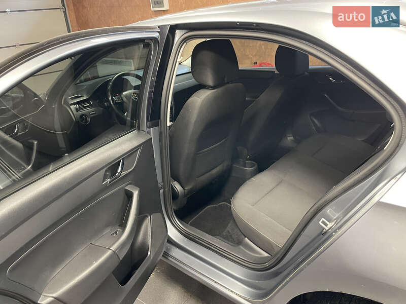 Лифтбек Skoda Rapid 2013 в Киеве фото 18 Лифтбек Skoda Rapid 2013 в Киеве