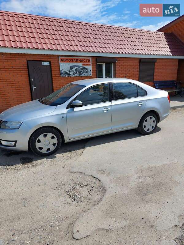 Лифтбек Skoda Rapid 2012 в Южном фото Лифтбек Skoda Rapid 2012 в Южном